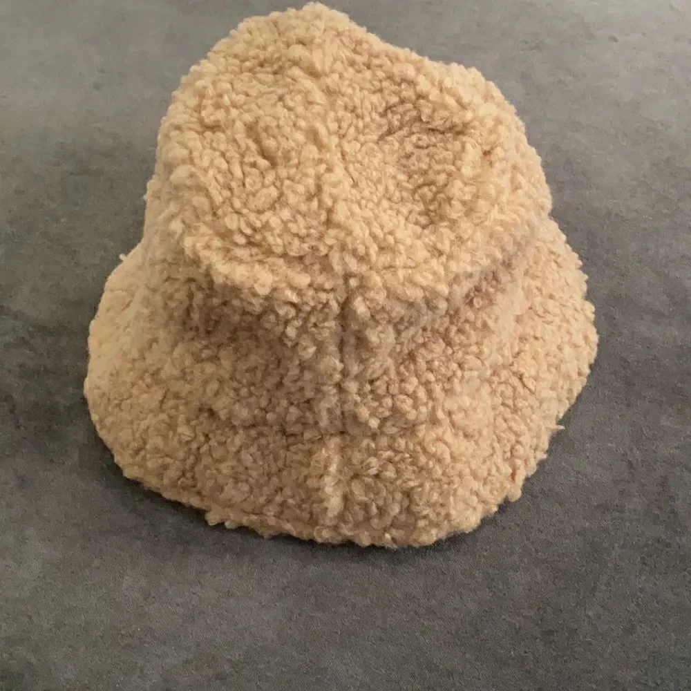 Women’s Winter Faux Fur Bucket Hat One Size Fits Most NWOT